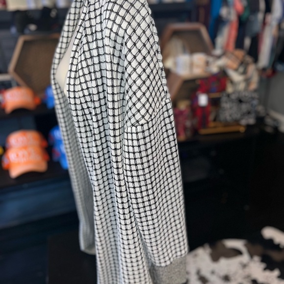 SHEIN 🥳 2/$15 OR 3/$20 🥳 Plaid Long Sweater Cardi - Picture 5 of 8